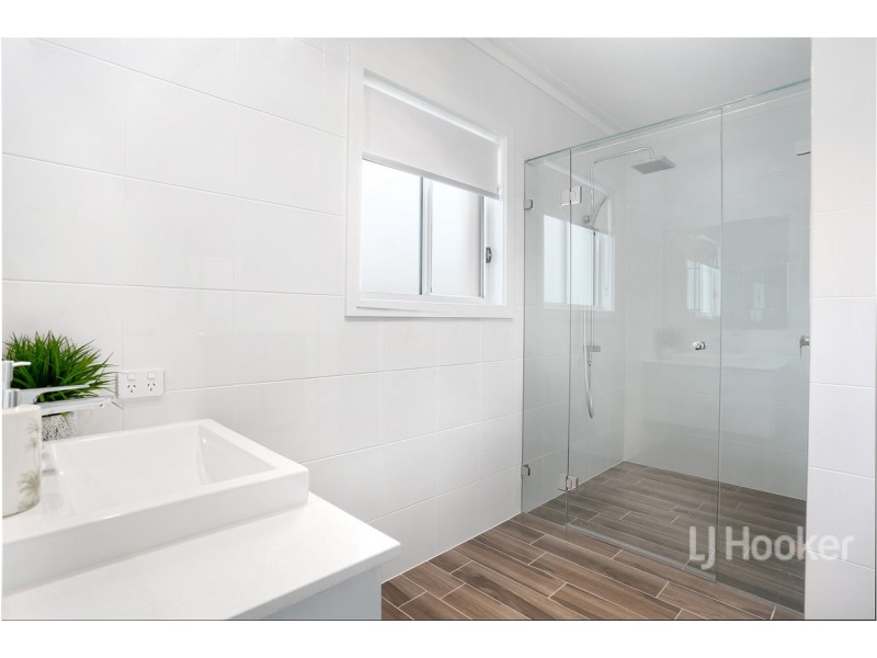 33 The Peninsula, Banksia Beach QLD 4507