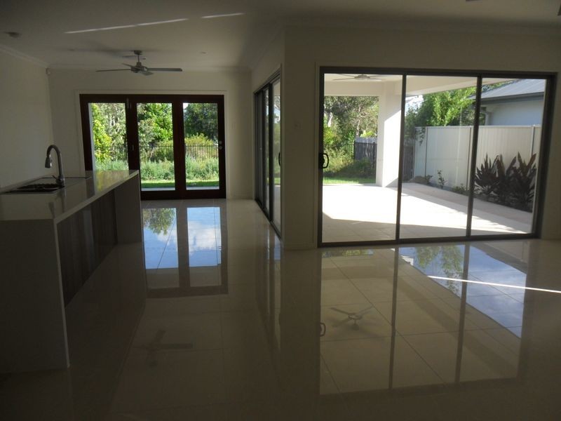 21 Vanillalily Close, Banksia Beach QLD 4507