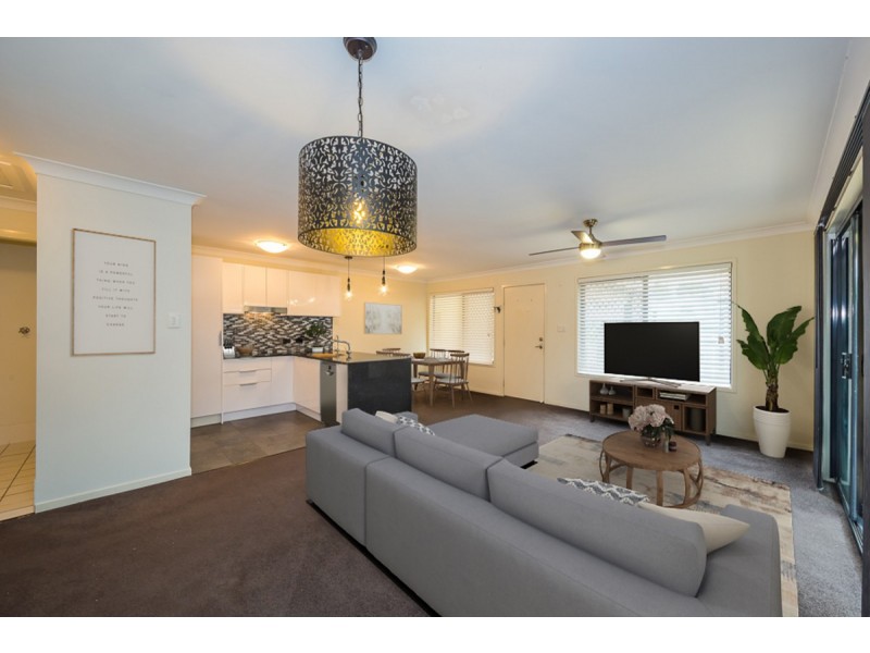 6/8 Spinnaker Drive, Sandstone Point QLD 4511