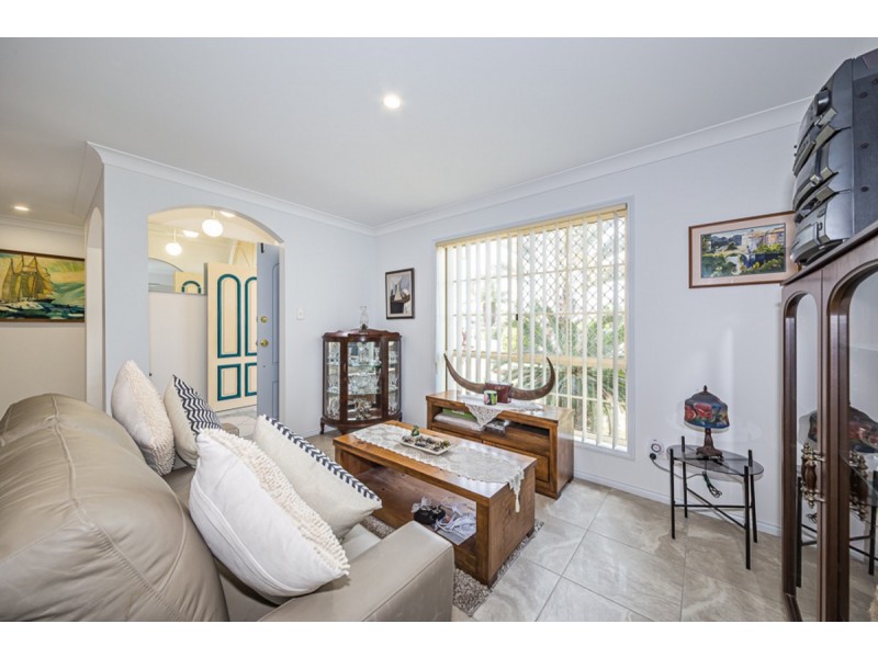2 Headsail Drive, Banksia Beach QLD 4507
