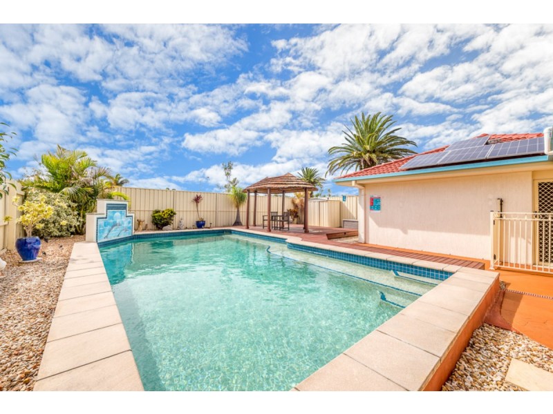 2 Headsail Drive, Banksia Beach QLD 4507