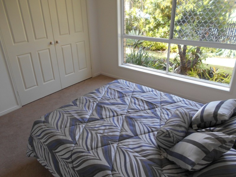 1/5 Chiltern Place, Sandstone Point QLD 4511