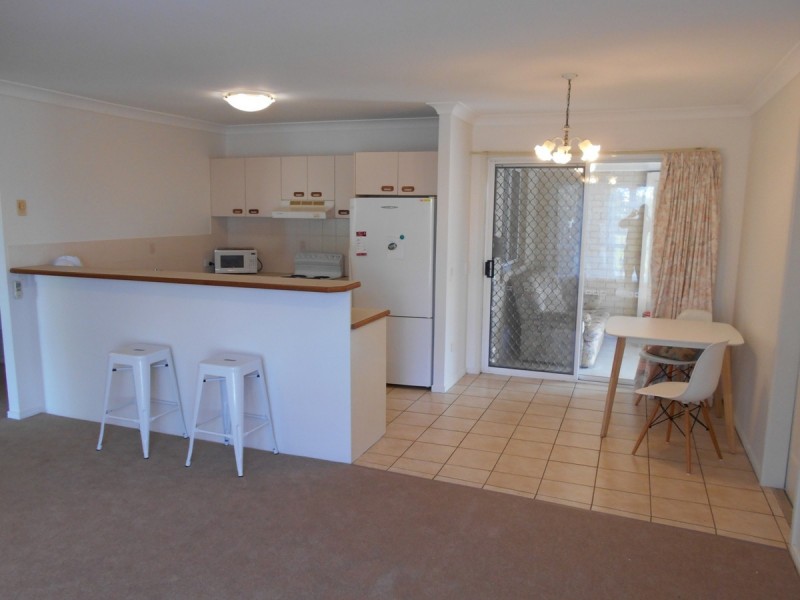 1/5 Chiltern Place, Sandstone Point QLD 4511