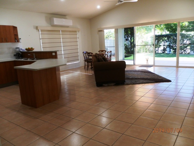 2 Seahorse Court, Banksia Beach QLD 4507