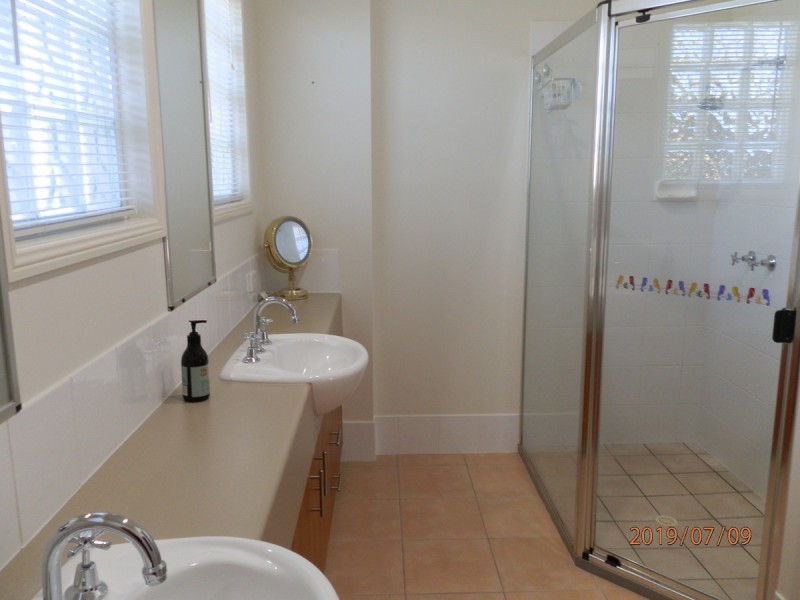 2 Seahorse Court, Banksia Beach QLD 4507