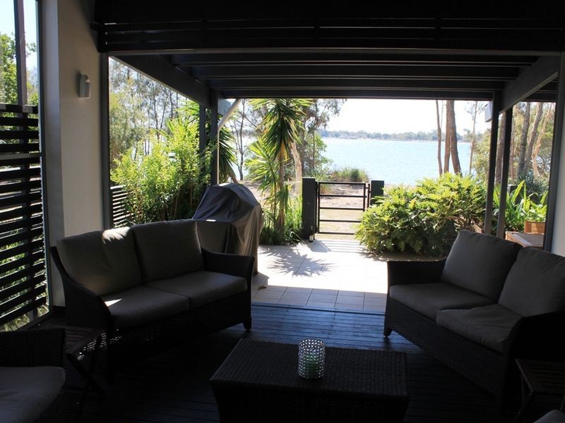112/8 Spinnaker Esplanade, Sandstone Point QLD 4511