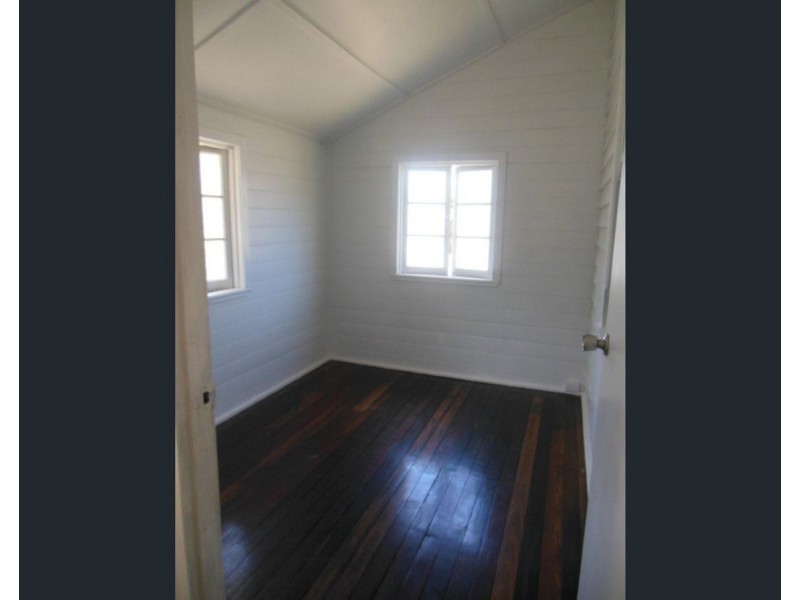 2 Bishop Road, Beachmere QLD 4510