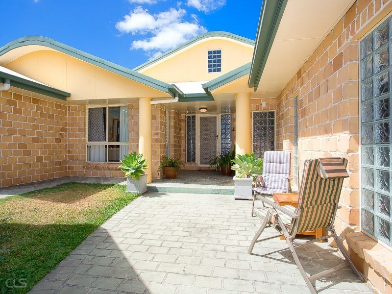 12 Sunbrite Court, Sandstone Point QLD 4511