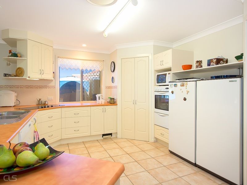 12 Sunbrite Court, Sandstone Point QLD 4511