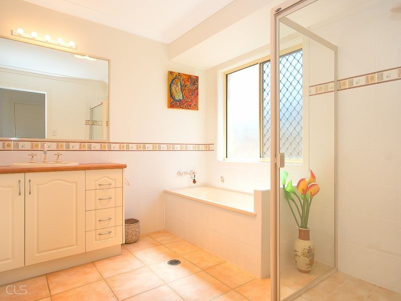 12 Sunbrite Court, Sandstone Point QLD 4511