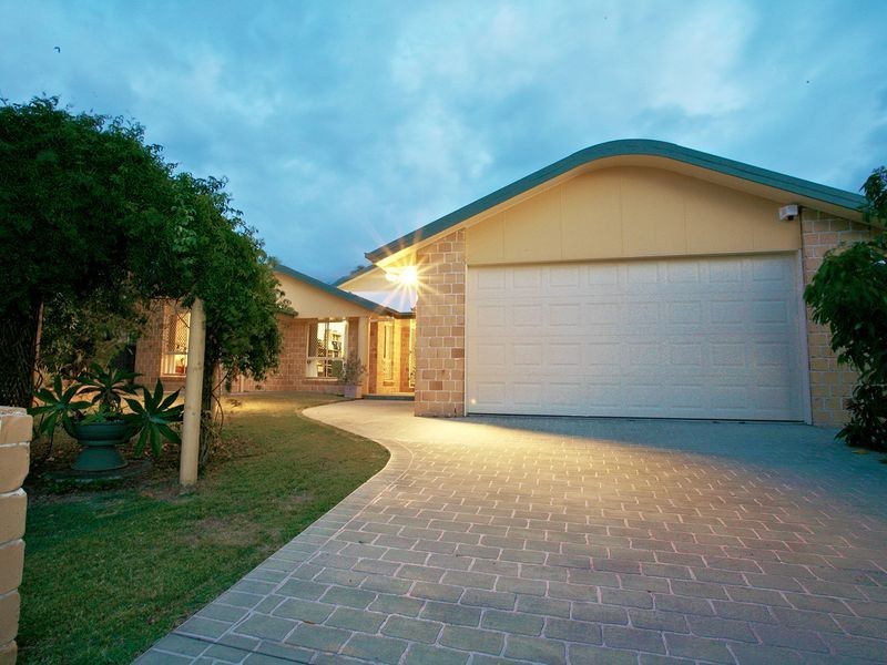 12 Sunbrite Court, Sandstone Point QLD 4511