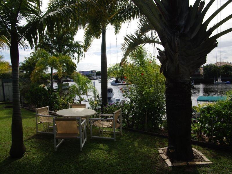 8 Topsail Circuit, Banksia Beach QLD 4507