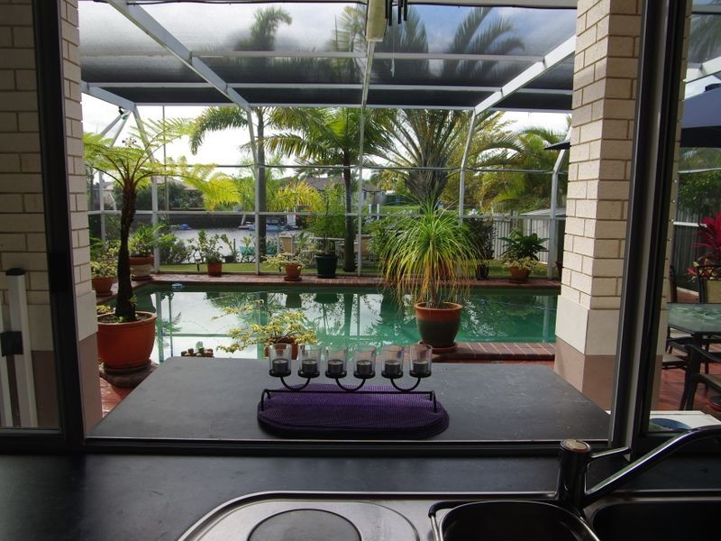 8 Topsail Circuit, Banksia Beach QLD 4507