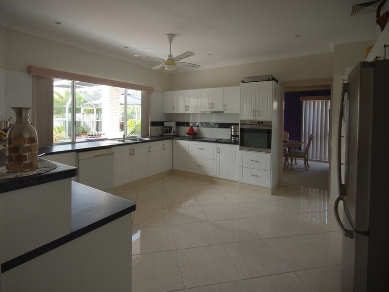 8 Topsail Circuit, Banksia Beach QLD 4507