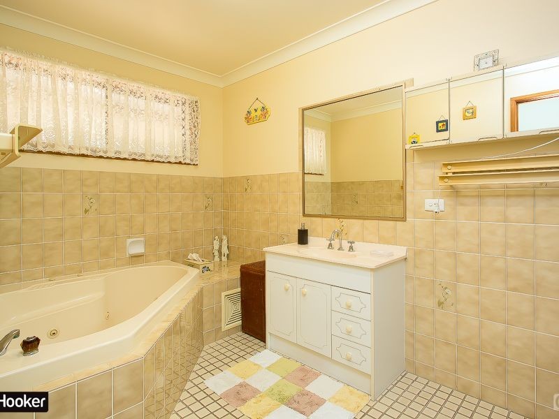 2 Azalea Drive, Bribie Island QLD 4507