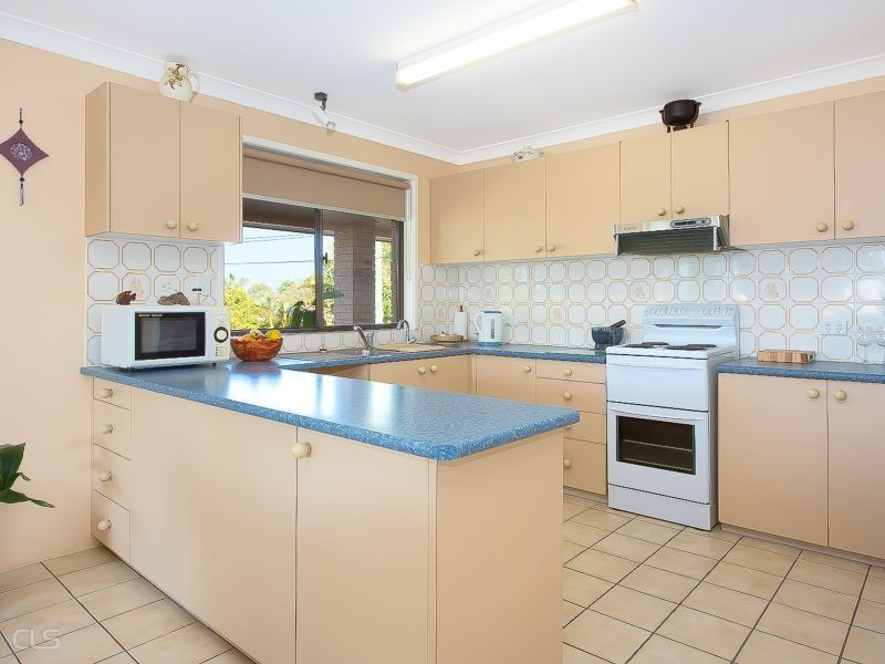 42 Brookes Crescent, Bribie Island QLD 4507