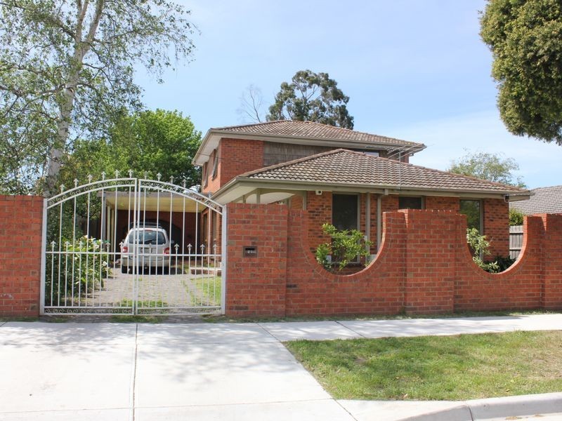 2 Lillian Street, Cranbourne VIC 3977