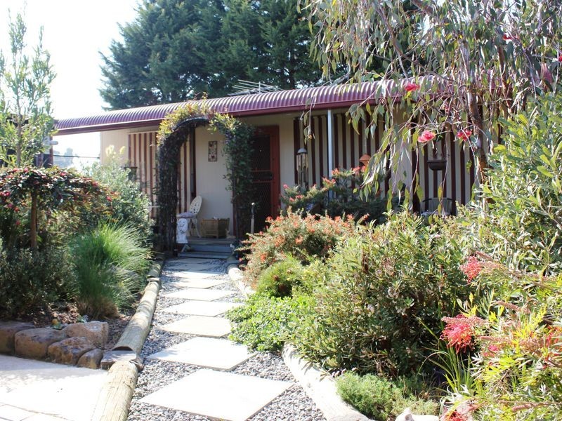 18 Elcan Avenue, Cranbourne VIC 3977