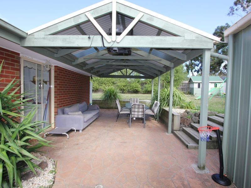 35 Deanswood Drive, Somerville VIC 3912