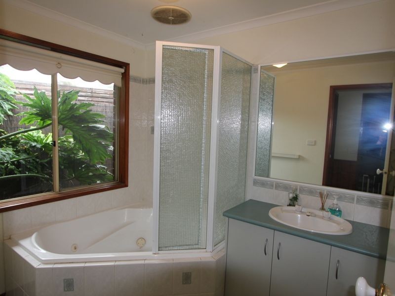 35 Deanswood Drive, Somerville VIC 3912