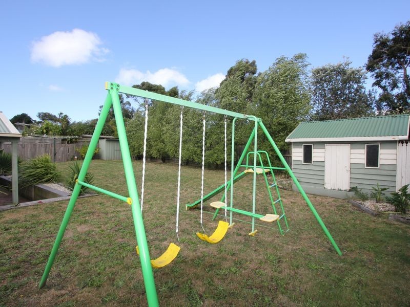 35 Deanswood Drive, Somerville VIC 3912