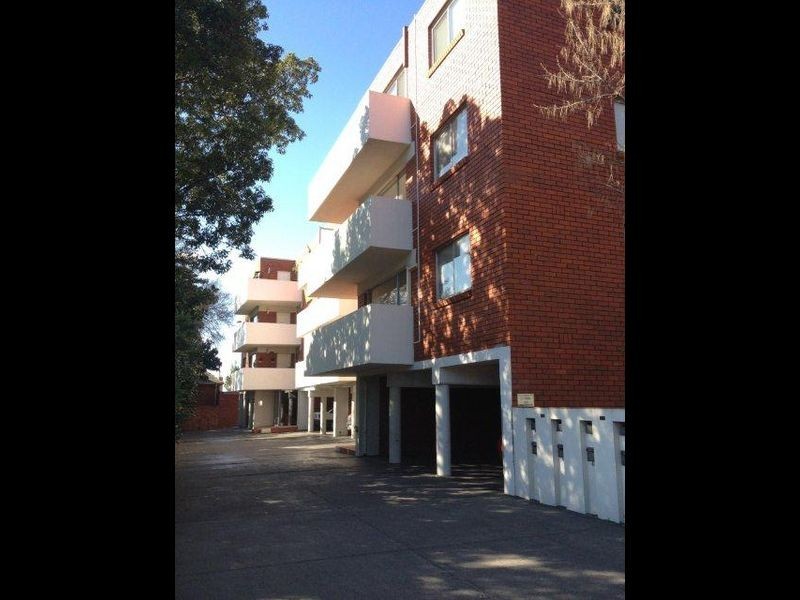 4/11 Nicholson Street, Footscray VIC 3011
