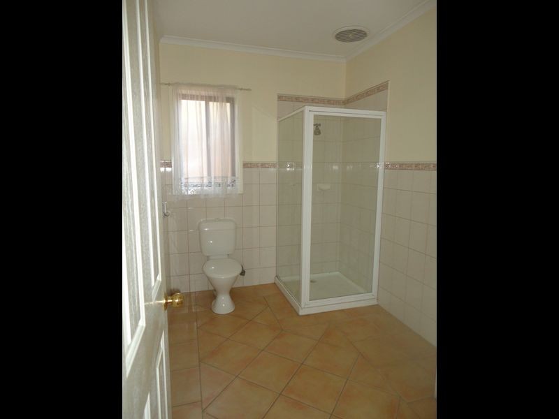 2/11 Buxton Street, West Footscray VIC 3012