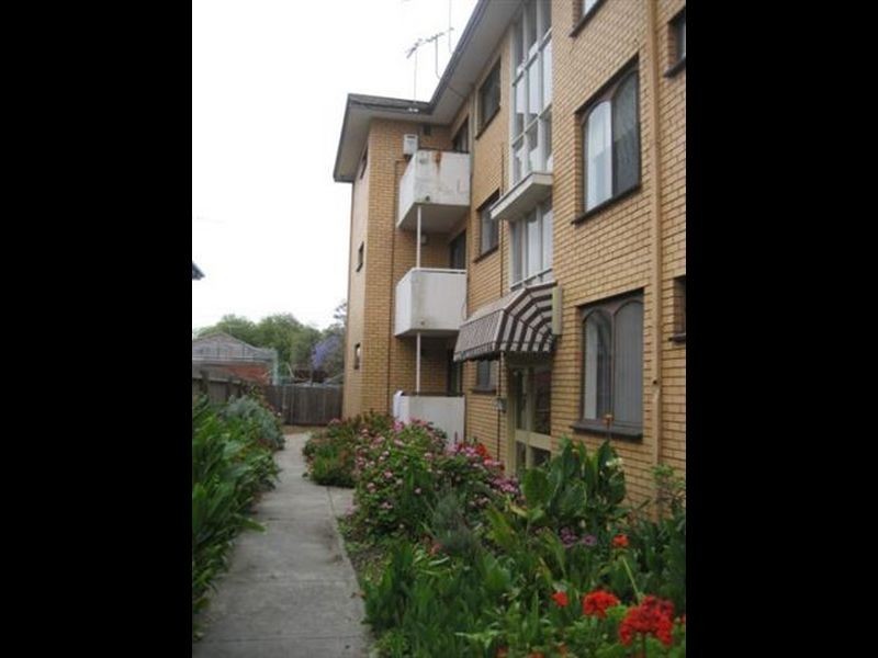 8/99 Cowper Street, Footscray VIC 3011