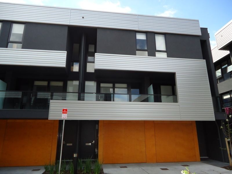 10 Cirque Drive, Footscray VIC 3011