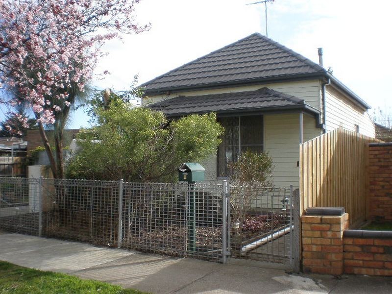 8 Wallace Street, Maidstone VIC 3012