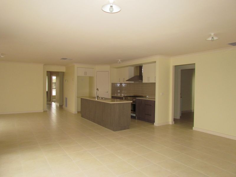 22 Yaramba Boulevard, Point Cook VIC 3030