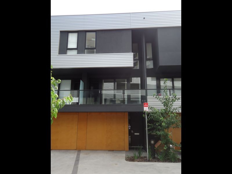 28 Cirque Drive (rear 234-240 Bar, Footscray VIC 3011