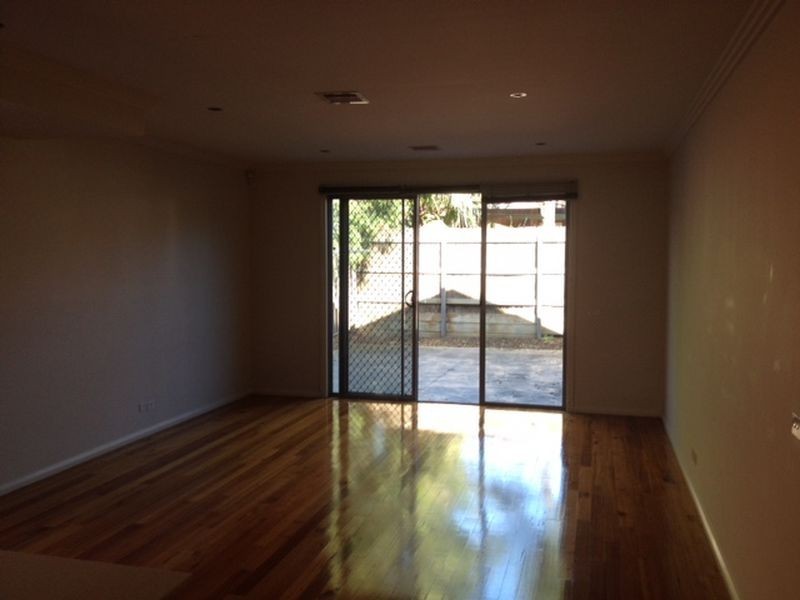 2/24 Dongola Road, West Footscray VIC 3012