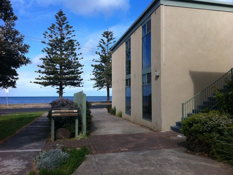3/245 Esplanade, Altona VIC 3018