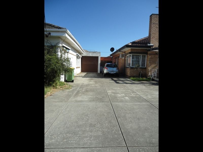 33 Dunedin Street, Maidstone VIC 3012