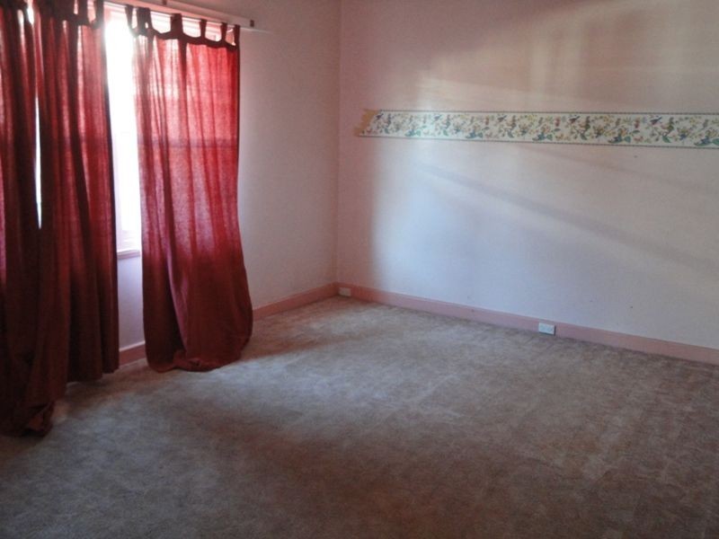 33 Dunedin Street, Maidstone VIC 3012