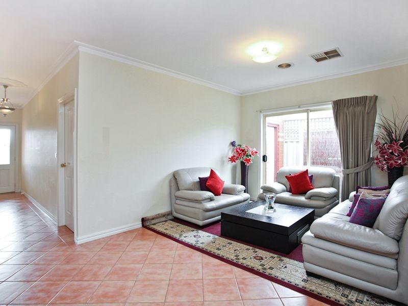 5 Hinchinbrook Close, Caroline Springs VIC 3023