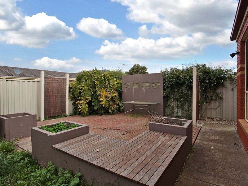 5 Hinchinbrook Close, Caroline Springs VIC 3023