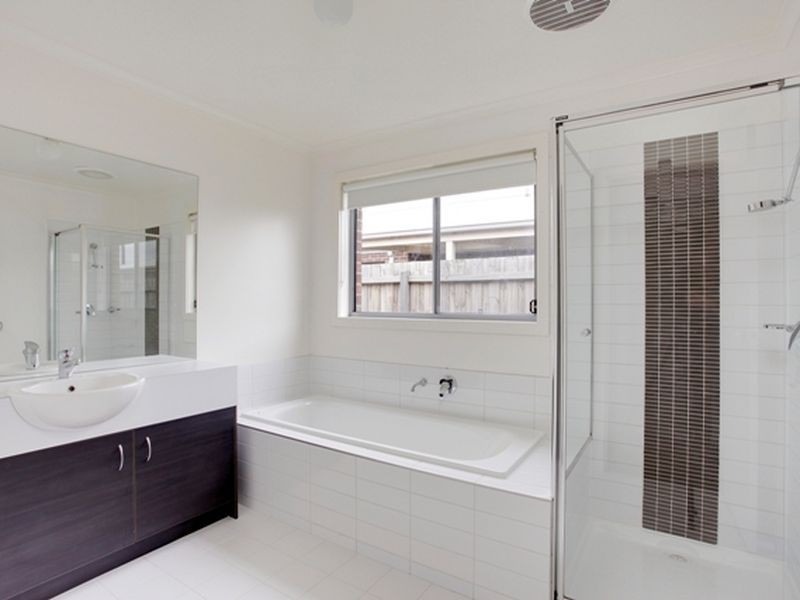 61 James Cook Drive, Truganina VIC 3029