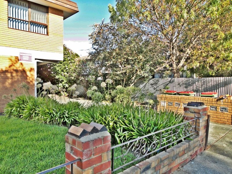 2/6 Empire Street, Footscray VIC 3011