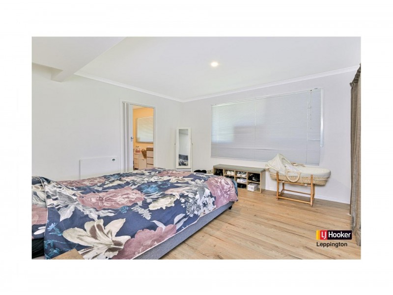 27 Manooka Crescent, Bradbury NSW 2560