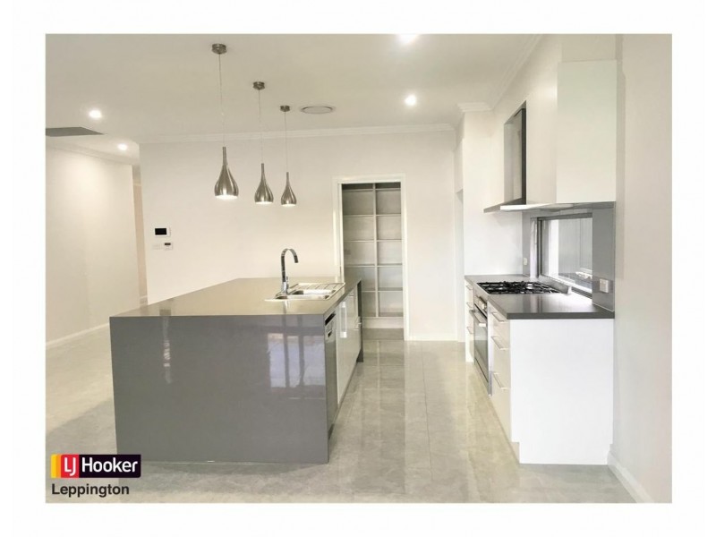 3 Oaklands Circuit, Gregory Hills NSW 2557