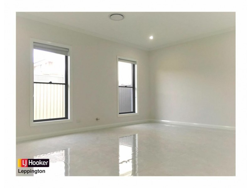 3 Oaklands Circuit, Gregory Hills NSW 2557