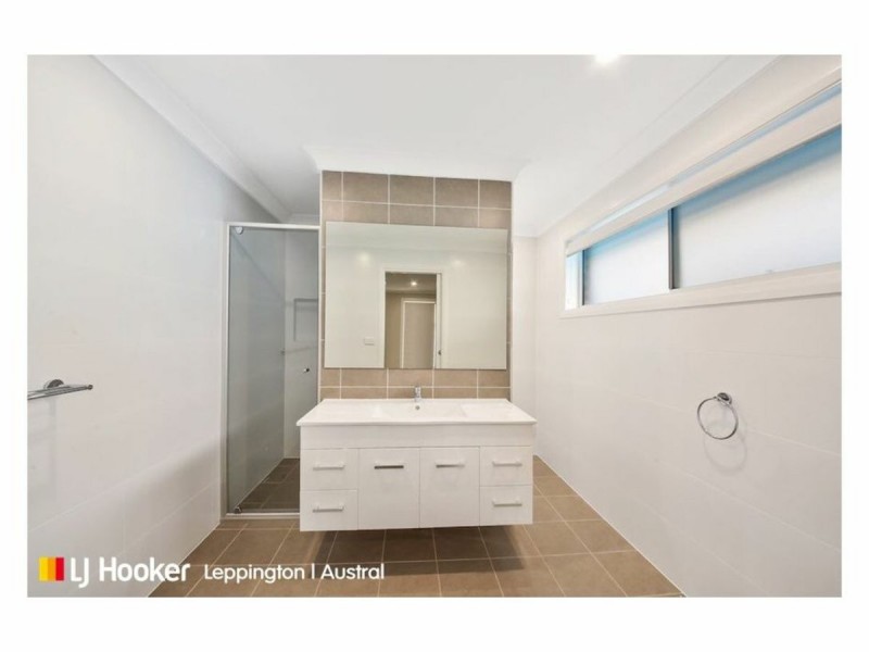 19 McNeill Circuit, Oran Park NSW 2570