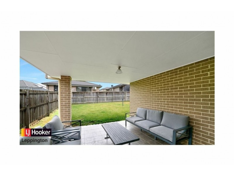 64 Hampshire Boulevard, Spring Farm NSW 2570