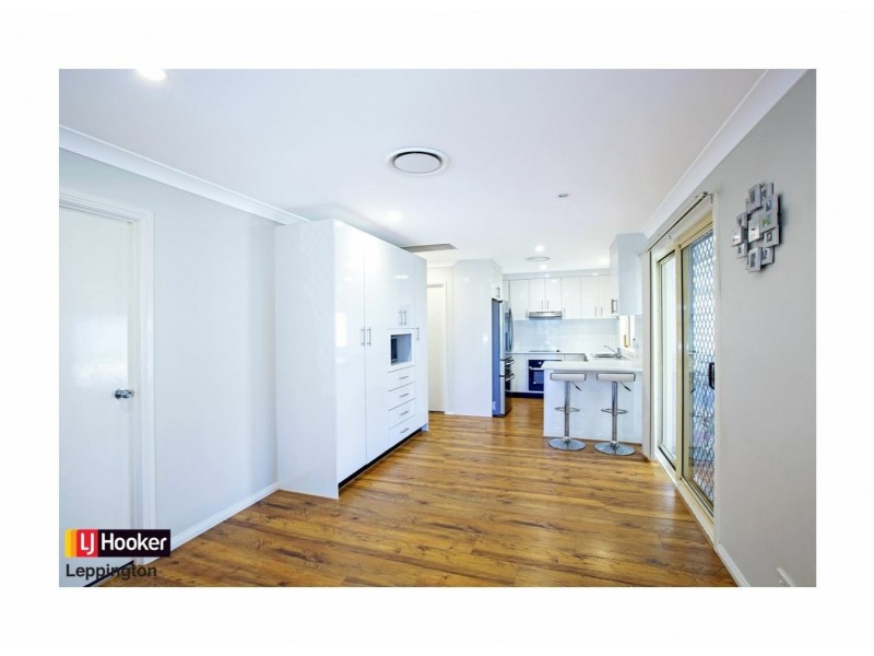 17 Verge Place, West Hoxton NSW 2171