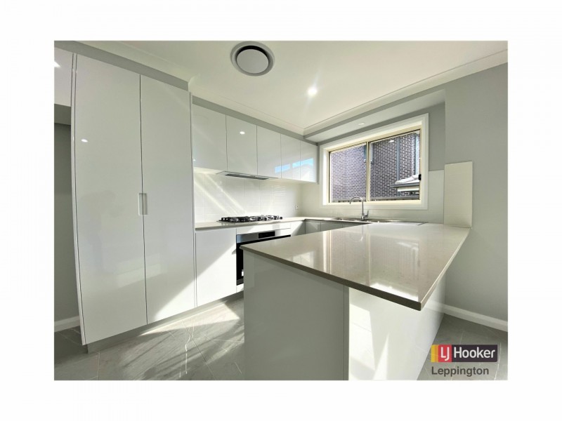 11 Davidson Street, Oran Park NSW 2570