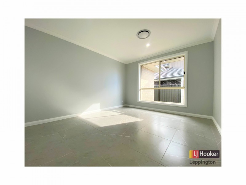 11 Davidson Street, Oran Park NSW 2570