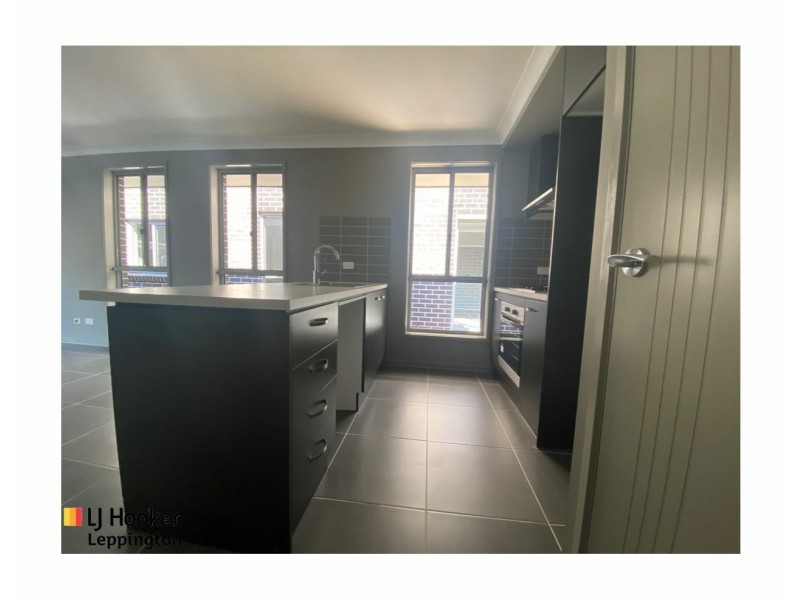 7 Leary Close, Denham Court NSW 2565