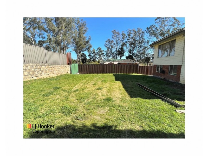 4 Godfrey Avenue, West Hoxton NSW 2171